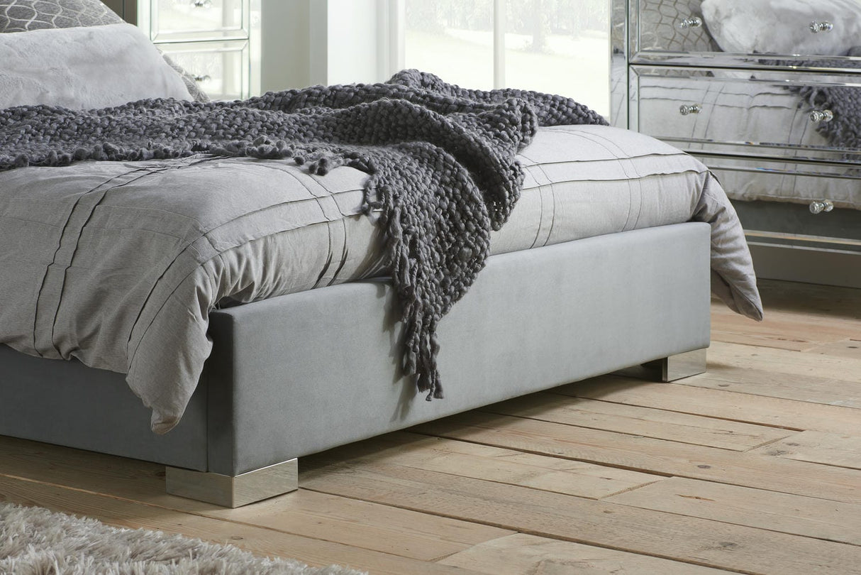 Chelsea - Luxurious Buttoned Velvet - Fabric Bed - Bickfords